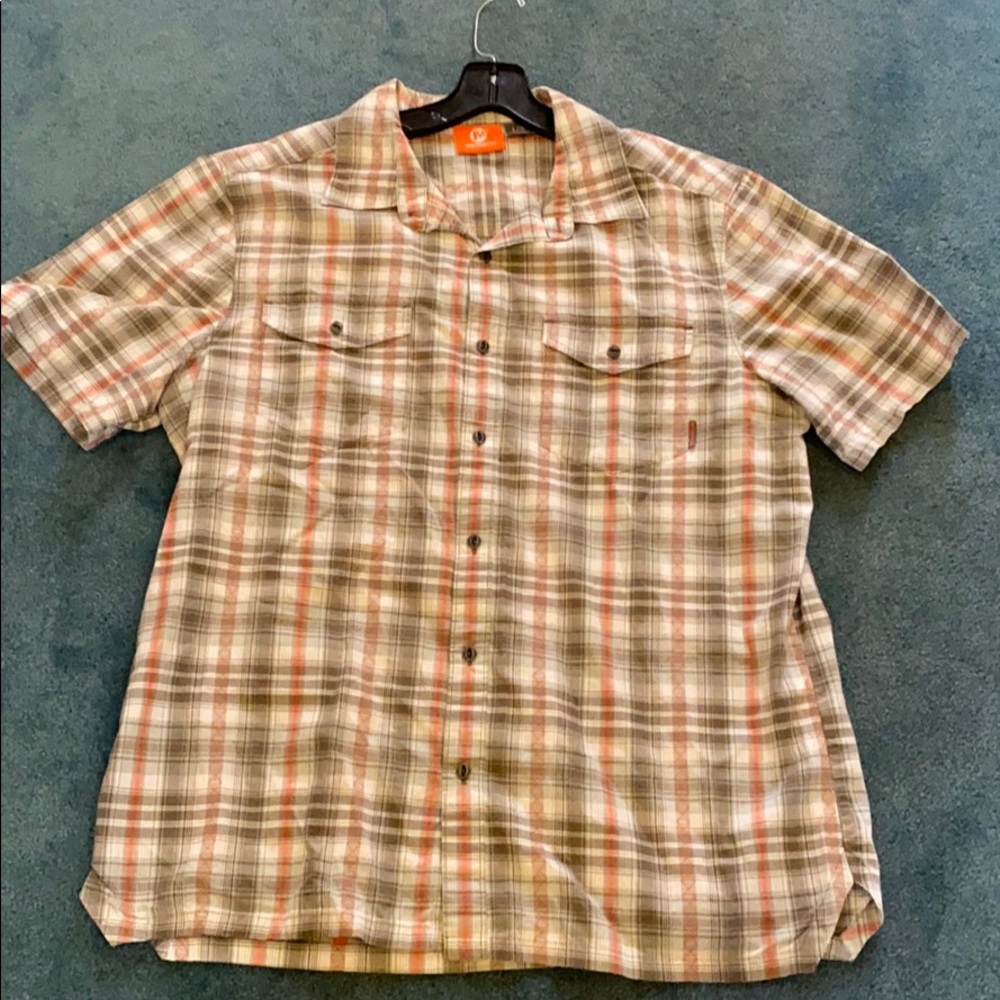 Like new! Merrell Men’s button down shirt
